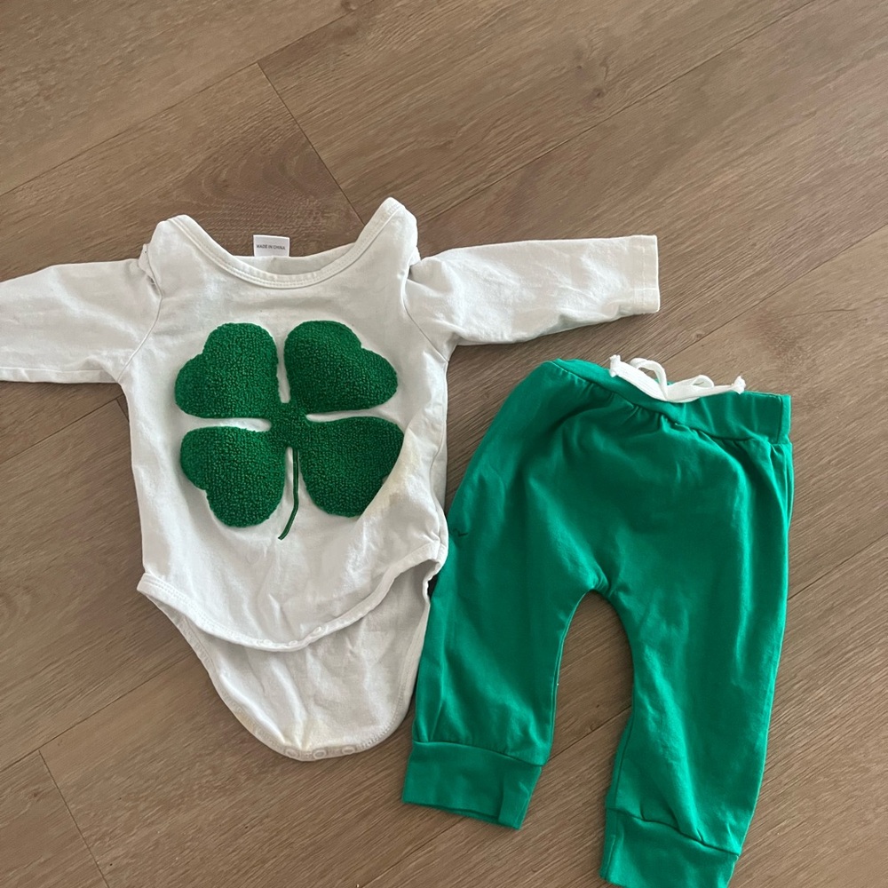 Baby Two-Piece Clover Bodysuit and Pants Set - Green & White